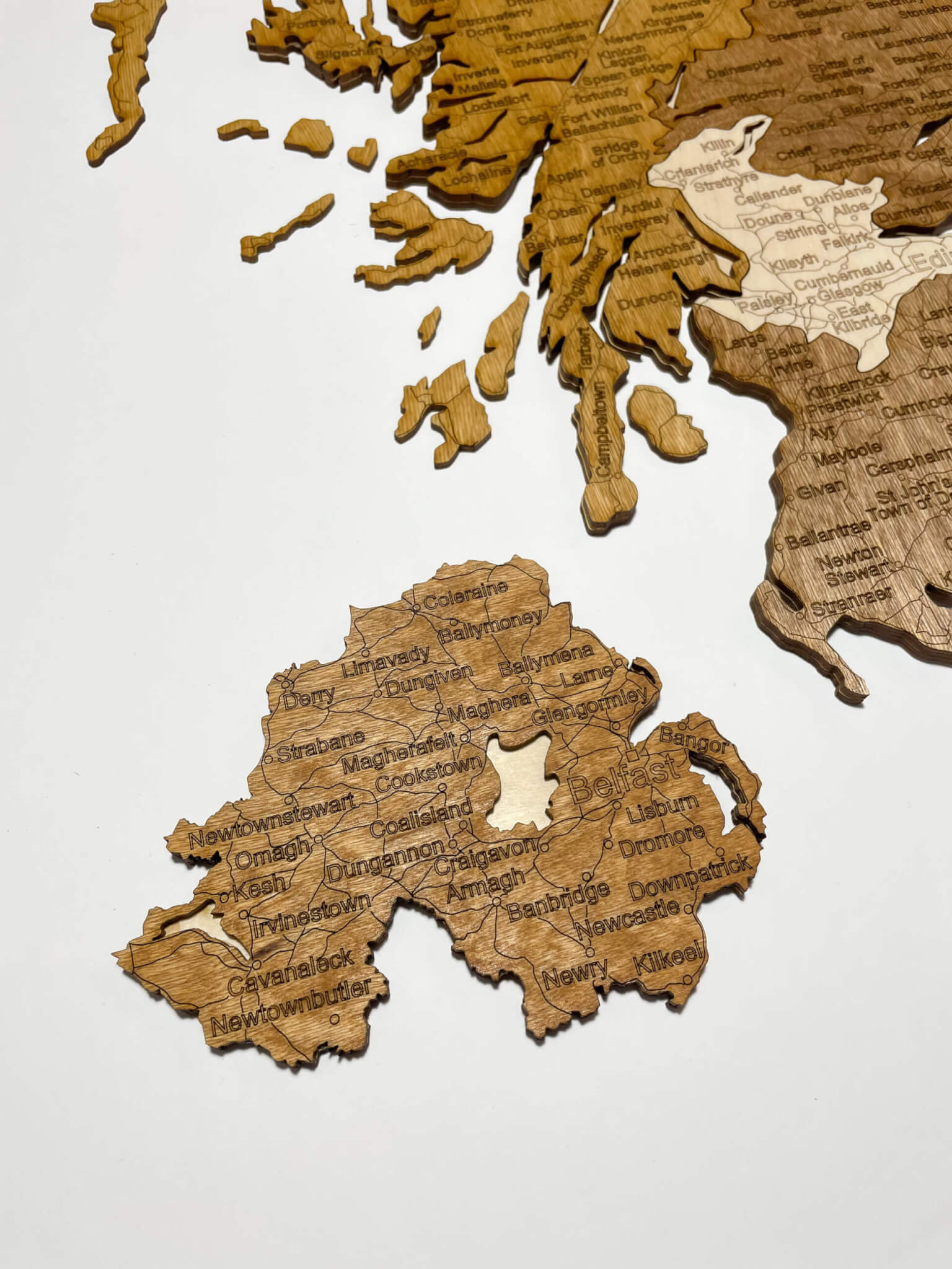 Irlande du Nord - Carte en bois du Royaume-Uni - détail